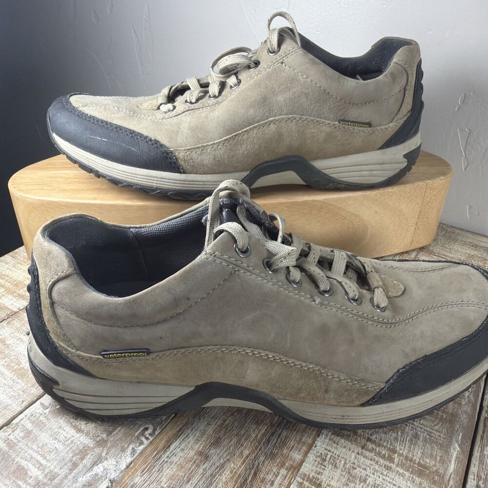 Clarks Wave Gear Men’s Size 10 Waterproof Shoes